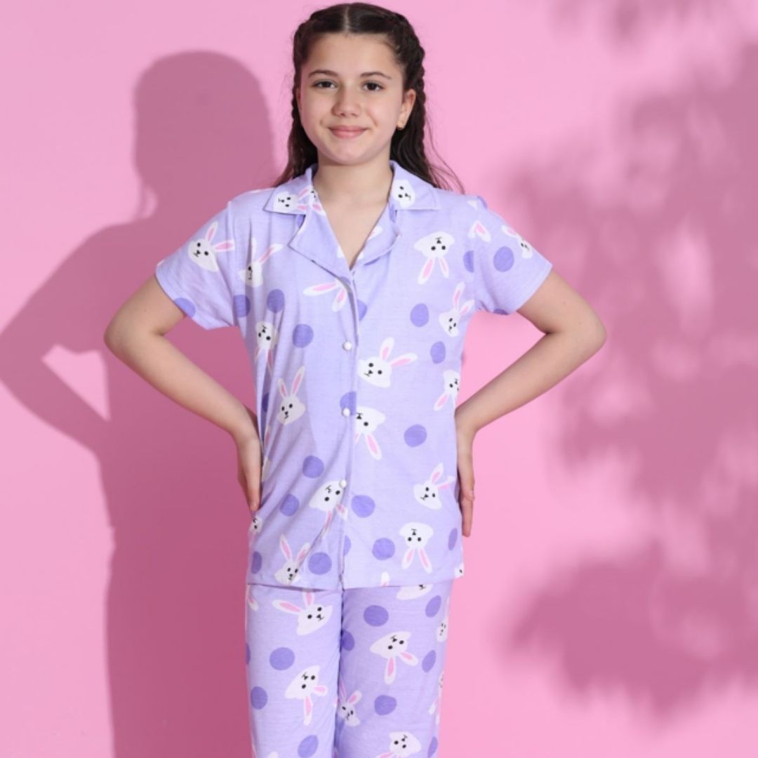 Çocuk pijama takımı çocukların rahat bir uyku deneyimi yaşaması açısından değerlidir. 