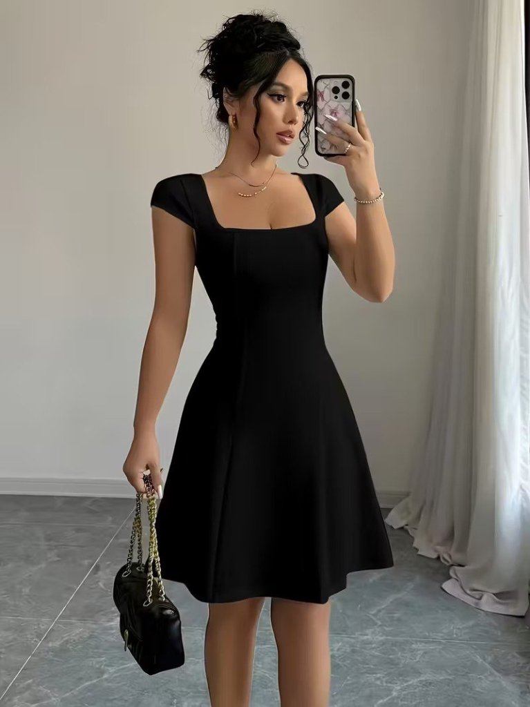 Kadın Kısa Kollu Kare Yakalı Kısa Ithal Krep Elbise