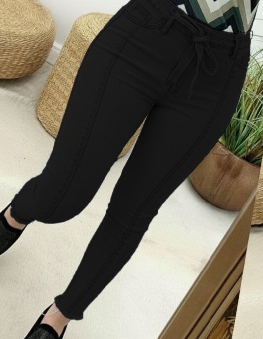 Kadın Yüksek Bel Belden Kuşaklı Yırtık Detaylı Kot Pantolon