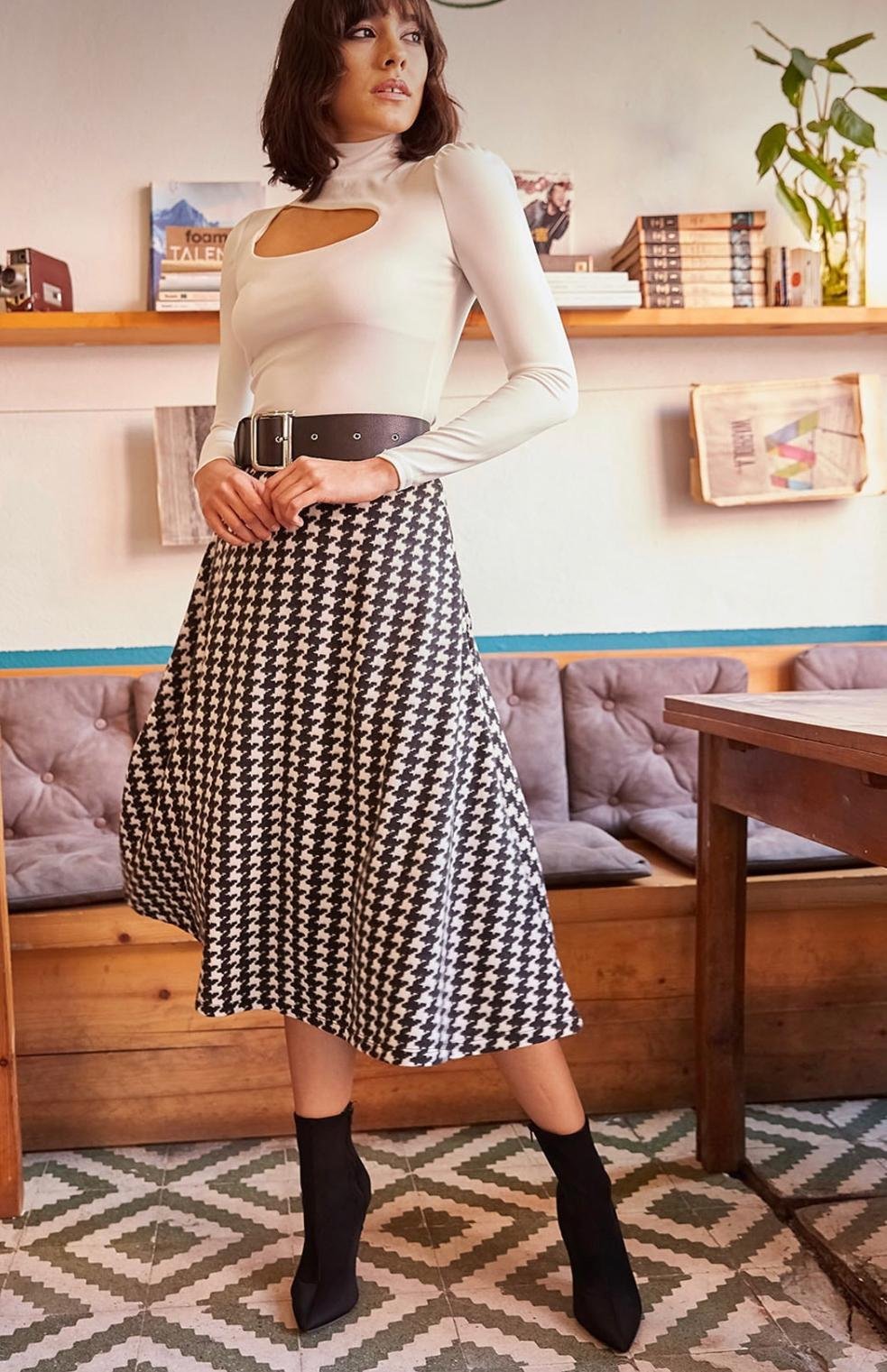 Beli Lastikli Kazayağı Desen Süet Scuba Etek.