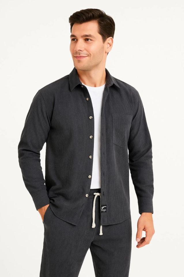 Erkek Kadife Oversize Takım – Gömlek Ve Pantolon İkili Set Füme Corduroy Şıklığı, Rahat Ve Zarif Duruş Yumuşak Dokulu Kadife Kumaş, Düğmeli Gömlek Üst Ve Lastikli Pantolon Alt Parça Ile Gün Boyu Konfor- Füme