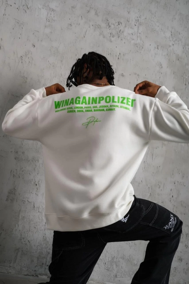 Erkek Oversize Sweatshirt – Beyaz Renk Ön Ve Sırt Baskılı, Üç İplik İçi Pamuklu Kumaş, Rahat Kalıp, Ribanalı Kışlık Sweat Winagain Polizei Serisi - Beyaz