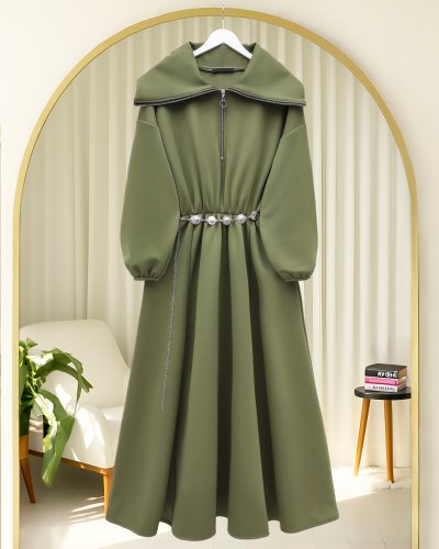 Boğazlı Yarım Fermuarlı Beli Büzgülü Kemerli Scuba Elbise -Haki