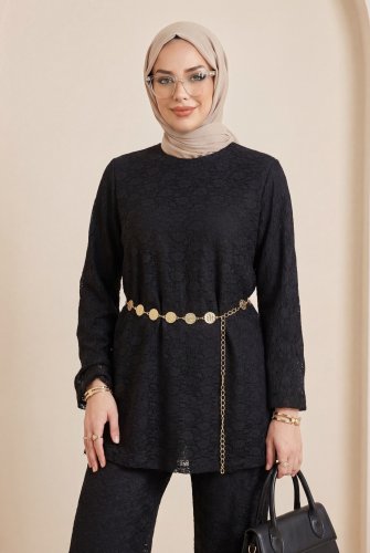 Yuvarlak Yaka Kemerli Dantel Detaylı Astarlı Pantolonlu Takım -Siyah
