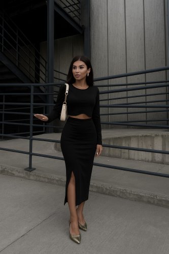 Kadın uzun kollu bisiklet yaka kısa krop dalgıç bluz ile önden yırtmaçlı uzun etek ikili takım